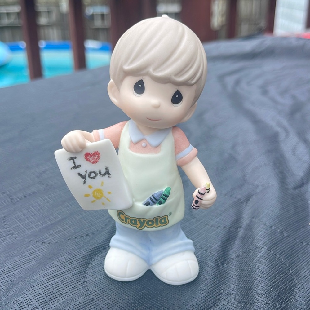 Precious Moments "family- My Art Says I Love You" Ceramic Figure 2007 Crayola